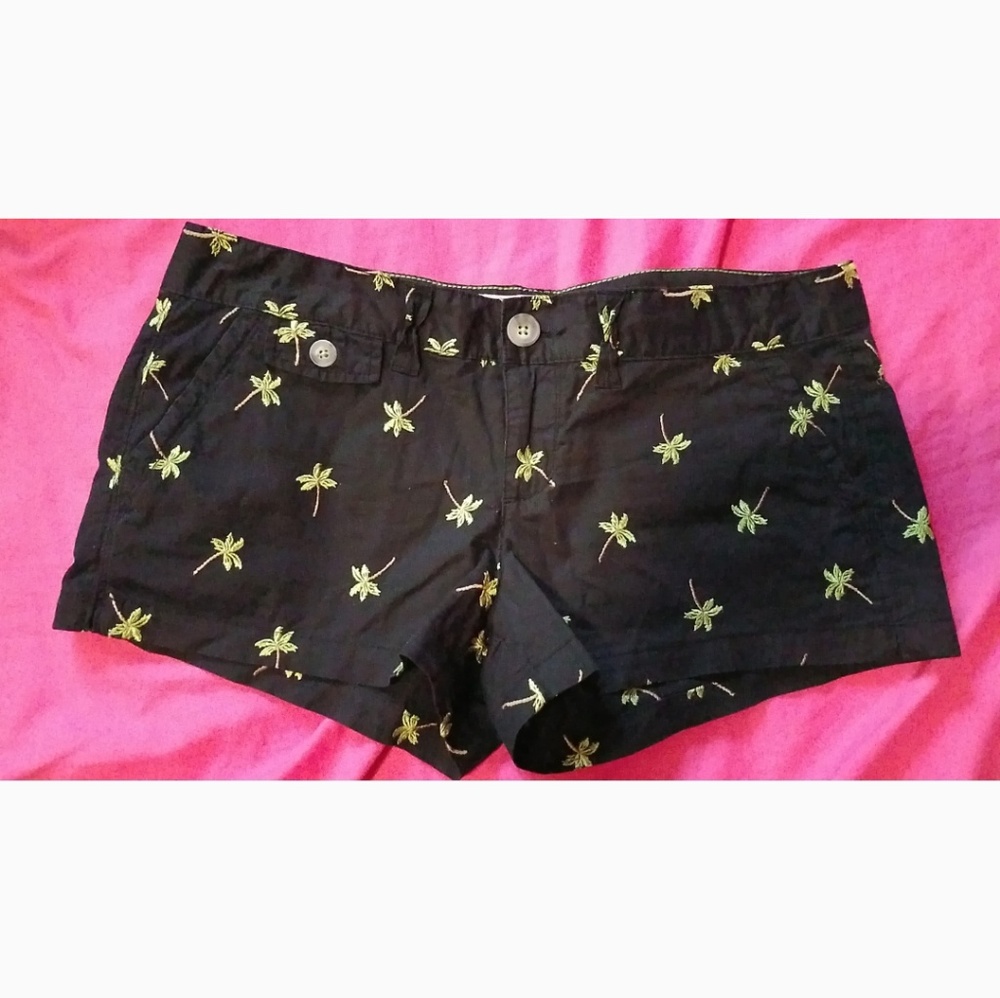 Cute black and palm tree aeropostale shorts